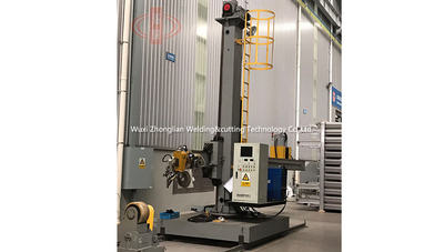 行走带回转焊接操作机